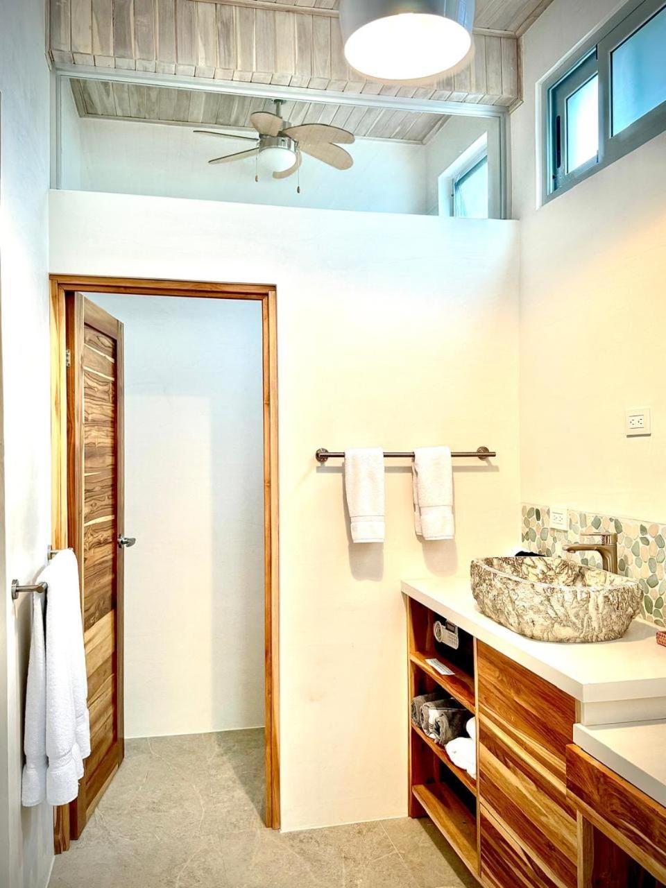 Iluminar Beachfront Suites Nosara Zimmer foto